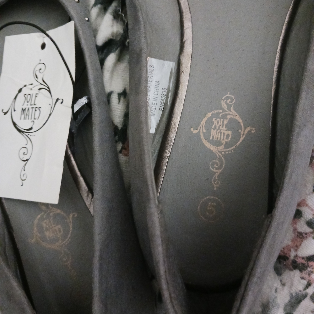 Sole Mates Women's Gray Flats